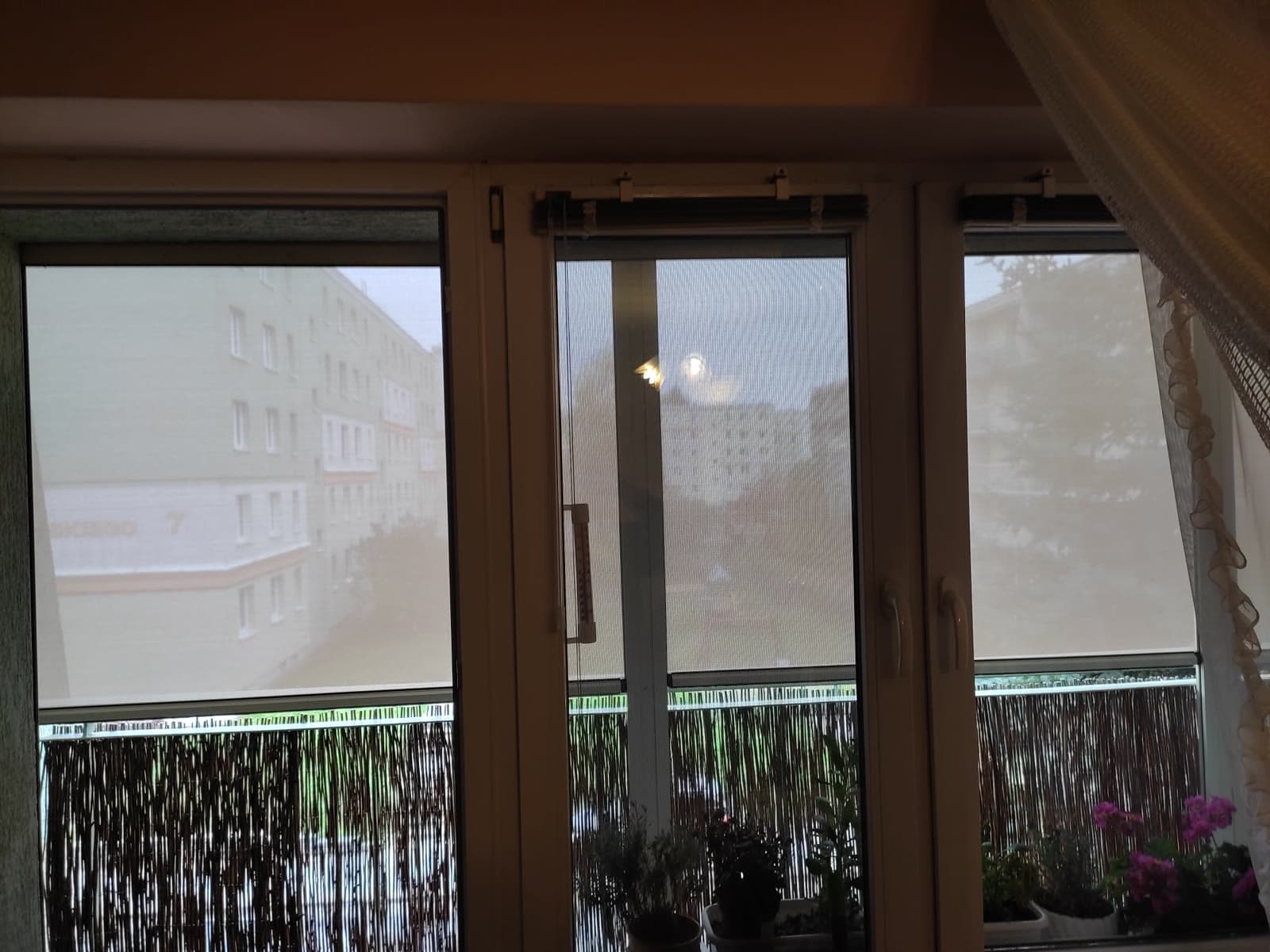 Rolety screen / Refleksol — ochrona przeciwsłoneczna bez utraty widoku