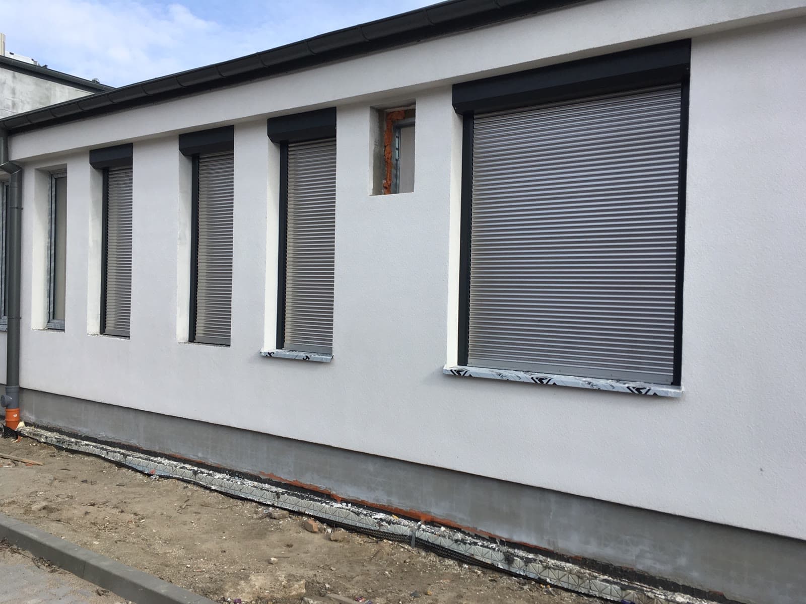 Rolety zewnętrzne — komfort i bezpieczeństwo domu